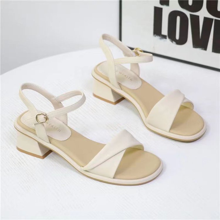 Evening Breeze Block Heel Sand - Home Office Size ulasan dan harga